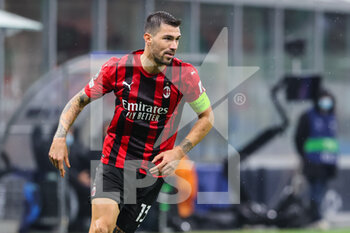 2021-11-03 - Alessio Romagnoli of AC Milan looks on during the UEFA Champions League 2021/22 Group Stage - Group B football match between AC Milan and FC Porto at Giuseppe Meazza Stadium, Milan, Italy on November 03, 2021 - AC MILAN VS FC PORTO - UEFA CHAMPIONS LEAGUE - SOCCER
