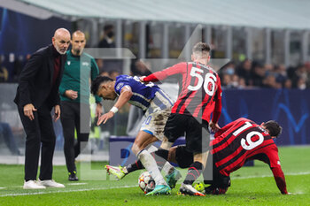 2021-11-03 - Evanilson of FC Porto fights for the ball against with Theo Hernandez of AC Milan and Alexis Saelemaekers of AC Milan during the UEFA Champions League 2021/22 Group Stage - Group B football match between AC Milan and FC Porto at Giuseppe Meazza Stadium, Milan, Italy on November 03, 2021 - AC MILAN VS FC PORTO - UEFA CHAMPIONS LEAGUE - SOCCER