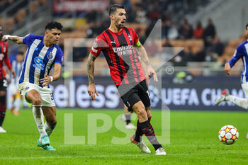 2021-11-03 - Alessio Romagnoli of AC Milan in action during the UEFA Champions League 2021/22 Group Stage - Group B football match between AC Milan and FC Porto at Giuseppe Meazza Stadium, Milan, Italy on November 03, 2021 - AC MILAN VS FC PORTO - UEFA CHAMPIONS LEAGUE - SOCCER