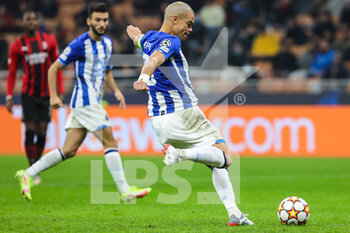2021-11-03 - Pepe of FC Porto in action during the UEFA Champions League 2021/22 Group Stage - Group B football match between AC Milan and FC Porto at Giuseppe Meazza Stadium, Milan, Italy on November 03, 2021 - AC MILAN VS FC PORTO - UEFA CHAMPIONS LEAGUE - SOCCER