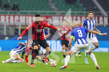 2021-11-03 - Olivier Giroud of AC Milan in action during the UEFA Champions League 2021/22 Group Stage - Group B football match between AC Milan and FC Porto at Giuseppe Meazza Stadium, Milan, Italy on November 03, 2021 - AC MILAN VS FC PORTO - UEFA CHAMPIONS LEAGUE - SOCCER