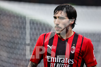 2021-11-03 - Sandro Tonali of AC Milan looks on during the UEFA Champions League 2021/22 Group Stage - Group B football match between AC Milan and FC Porto at Giuseppe Meazza Stadium, Milan, Italy on November 03, 2021 - AC MILAN VS FC PORTO - UEFA CHAMPIONS LEAGUE - SOCCER