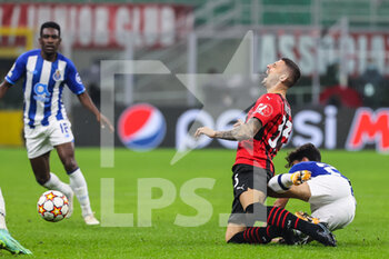 2021-11-03 - Rade Krunic of AC Milan fights for the ball against Vitinha of FC Porto during the UEFA Champions League 2021/22 Group Stage - Group B football match between AC Milan and FC Porto at Giuseppe Meazza Stadium, Milan, Italy on November 03, 2021 - AC MILAN VS FC PORTO - UEFA CHAMPIONS LEAGUE - SOCCER