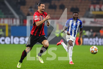 2021-11-03 - Zlatan Ibrahimovic of AC Milan in action during the UEFA Champions League 2021/22 Group Stage - Group B football match between AC Milan and FC Porto at Giuseppe Meazza Stadium, Milan, Italy on November 03, 2021 - AC MILAN VS FC PORTO - UEFA CHAMPIONS LEAGUE - SOCCER
