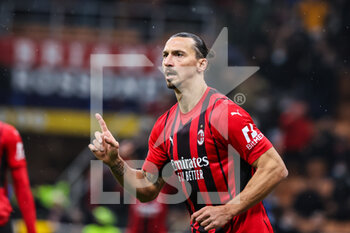 2021-11-03 - Zlatan Ibrahimovic of AC Milan gestures during the UEFA Champions League 2021/22 Group Stage - Group B football match between AC Milan and FC Porto at Giuseppe Meazza Stadium, Milan, Italy on November 03, 2021 - AC MILAN VS FC PORTO - UEFA CHAMPIONS LEAGUE - SOCCER