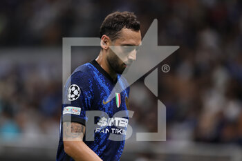 2021-09-15 - Hakan Calhanoglu of FC Internazionale during the UEFA Champions League 2021/22 Group Stage - Group D football match between FC Internazionale and Real Madrid CF at Giuseppe Meazza Stadium, Milan, Italy on September 15, 2021 - GROUP D - INTER - FC INTERNAZIONALE VS REAL MADRID - UEFA CHAMPIONS LEAGUE - SOCCER