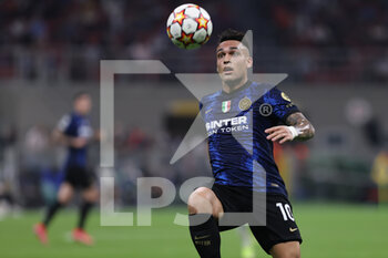 2021-09-15 - Lautaro Martinez of FC Internazionale in action during the UEFA Champions League 2021/22 Group Stage - Group D football match between FC Internazionale and Real Madrid CF at Giuseppe Meazza Stadium, Milan, Italy on September 15, 2021 - GROUP D - INTER - FC INTERNAZIONALE VS REAL MADRID - UEFA CHAMPIONS LEAGUE - SOCCER