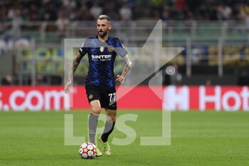 2021-09-15 - Marcelo Brozovic of FC Internazionale in action during the UEFA Champions League 2021/22 Group Stage - Group D football match between FC Internazionale and Real Madrid CF at Giuseppe Meazza Stadium, Milan, Italy on September 15, 2021 - GROUP D - INTER - FC INTERNAZIONALE VS REAL MADRID - UEFA CHAMPIONS LEAGUE - SOCCER
