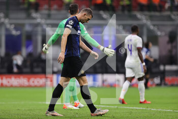 2021-09-15 - Edin Dzeko of FC Internazionale reacts during the UEFA Champions League 2021/22 Group Stage - Group D football match between FC Internazionale and Real Madrid CF at Giuseppe Meazza Stadium, Milan, Italy on September 15, 2021 - GROUP D - INTER - FC INTERNAZIONALE VS REAL MADRID - UEFA CHAMPIONS LEAGUE - SOCCER