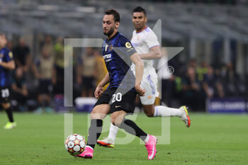 2021-09-15 - Hakan Calhanoglu of FC Internazionale in action during the UEFA Champions League 2021/22 Group Stage - Group D football match between FC Internazionale and Real Madrid CF at Giuseppe Meazza Stadium, Milan, Italy on September 15, 2021 - GROUP D - INTER - FC INTERNAZIONALE VS REAL MADRID - UEFA CHAMPIONS LEAGUE - SOCCER