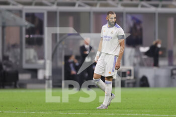 2021-09-15 - Karim Benzema of Real Madrid CF in action during the UEFA Champions League 2021/22 Group Stage - Group D football match between FC Internazionale and Real Madrid CF at Giuseppe Meazza Stadium, Milan, Italy on September 15, 2021 - GROUP D - INTER - FC INTERNAZIONALE VS REAL MADRID - UEFA CHAMPIONS LEAGUE - SOCCER