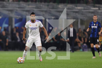 2021-09-15 - Casemiro of Real Madrid CF in action during the UEFA Champions League 2021/22 Group Stage - Group D football match between FC Internazionale and Real Madrid CF at Giuseppe Meazza Stadium, Milan, Italy on September 15, 2021 - GROUP D - INTER - FC INTERNAZIONALE VS REAL MADRID - UEFA CHAMPIONS LEAGUE - SOCCER