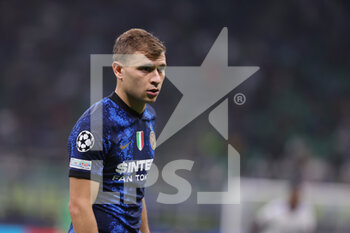 2021-09-15 - Nicolò Barella of FC Internazionale in action during the UEFA Champions League 2021/22 Group Stage - Group D football match between FC Internazionale and Real Madrid CF at Giuseppe Meazza Stadium, Milan, Italy on September 15, 2021 - GROUP D - INTER - FC INTERNAZIONALE VS REAL MADRID - UEFA CHAMPIONS LEAGUE - SOCCER