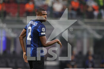 2021-09-15 - Denzel Dumfries of FC Internazionale reacts during the UEFA Champions League 2021/22 Group Stage - Group D football match between FC Internazionale and Real Madrid CF at Giuseppe Meazza Stadium, Milan, Italy on September 15, 2021 - GROUP D - INTER - FC INTERNAZIONALE VS REAL MADRID - UEFA CHAMPIONS LEAGUE - SOCCER