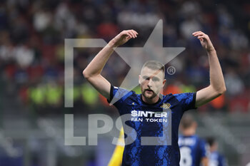 2021-09-15 - Milan Skriniar of FC Internazionale gestures during the UEFA Champions League 2021/22 Group Stage - Group D football match between FC Internazionale and Real Madrid CF at Giuseppe Meazza Stadium, Milan, Italy on September 15, 2021 - GROUP D - INTER - FC INTERNAZIONALE VS REAL MADRID - UEFA CHAMPIONS LEAGUE - SOCCER