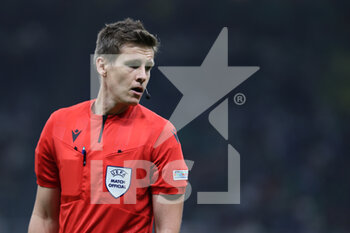 2021-09-15 - Referee Daniel Siebert during the UEFA Champions League 2021/22 Group Stage - Group D football match between FC Internazionale and Real Madrid CF at Giuseppe Meazza Stadium, Milan, Italy on September 15, 2021 - GROUP D - INTER - FC INTERNAZIONALE VS REAL MADRID - UEFA CHAMPIONS LEAGUE - SOCCER
