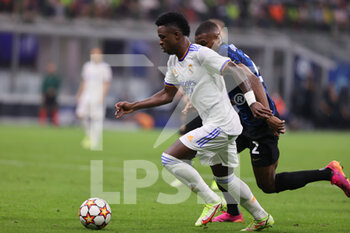 2021-09-15 - Vinícius Júnior of Real Madrid CF in action during the UEFA Champions League 2021/22 Group Stage - Group D football match between FC Internazionale and Real Madrid CF at Giuseppe Meazza Stadium, Milan, Italy on September 15, 2021 - GROUP D - INTER - FC INTERNAZIONALE VS REAL MADRID - UEFA CHAMPIONS LEAGUE - SOCCER