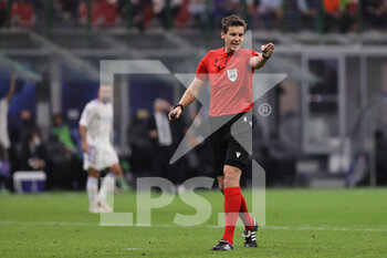 2021-09-15 - Referee Daniel Siebert in action during the UEFA Champions League 2021/22 Group Stage - Group D football match between FC Internazionale and Real Madrid CF at Giuseppe Meazza Stadium, Milan, Italy on September 15, 2021 - GROUP D - INTER - FC INTERNAZIONALE VS REAL MADRID - UEFA CHAMPIONS LEAGUE - SOCCER
