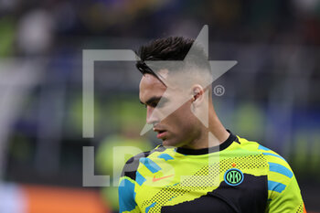 2021-09-15 - Lautaro Martinez of FC Internazionale warms up during the UEFA Champions League 2021/22 Group Stage - Group D football match between FC Internazionale and Real Madrid CF at Giuseppe Meazza Stadium, Milan, Italy on September 15, 2021 - GROUP D - INTER - FC INTERNAZIONALE VS REAL MADRID - UEFA CHAMPIONS LEAGUE - SOCCER