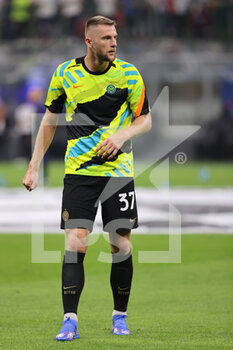 2021-09-15 - Milan Skriniar of FC Internazionale warms up during the UEFA Champions League 2021/22 Group Stage - Group D football match between FC Internazionale and Real Madrid CF at Giuseppe Meazza Stadium, Milan, Italy on September 15, 2021 - GROUP D - INTER - FC INTERNAZIONALE VS REAL MADRID - UEFA CHAMPIONS LEAGUE - SOCCER