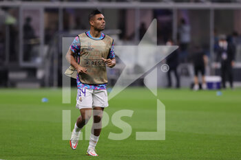 2021-09-15 - Casemiro of Real Madrid CF warms up during the UEFA Champions League 2021/22 Group Stage - Group D football match between FC Internazionale and Real Madrid CF at Giuseppe Meazza Stadium, Milan, Italy on September 15, 2021 - GROUP D - INTER - FC INTERNAZIONALE VS REAL MADRID - UEFA CHAMPIONS LEAGUE - SOCCER