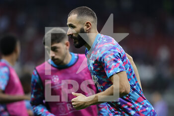 2021-09-15 - Karim Benzema of Real Madrid CF warms up during the UEFA Champions League 2021/22 Group Stage - Group D football match between FC Internazionale and Real Madrid CF at Giuseppe Meazza Stadium, Milan, Italy on September 15, 2021 - GROUP D - INTER - FC INTERNAZIONALE VS REAL MADRID - UEFA CHAMPIONS LEAGUE - SOCCER
