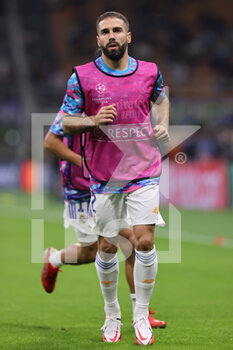 2021-09-15 - Daniel Carvajal of Real Madrid CF warms up during the UEFA Champions League 2021/22 Group Stage - Group D football match between FC Internazionale and Real Madrid CF at Giuseppe Meazza Stadium, Milan, Italy on September 15, 2021 - GROUP D - INTER - FC INTERNAZIONALE VS REAL MADRID - UEFA CHAMPIONS LEAGUE - SOCCER