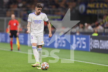 2021-09-15 - Federico Valverde of Real Madrid CF in action during the UEFA Champions League 2021/22 Group Stage - Group D football match between FC Internazionale and Real Madrid CF at Giuseppe Meazza Stadium, Milan, Italy on September 15, 2021 - GROUP D - INTER - FC INTERNAZIONALE VS REAL MADRID - UEFA CHAMPIONS LEAGUE - SOCCER