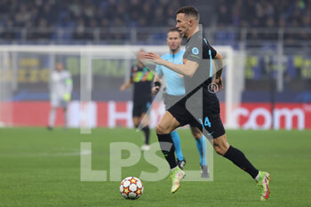 2021-10-19 - Ivan Perisic of FC Internazionale in action during the UEFA Champions League 2021/22 Group Stage - Group D football match between FC Internazionale and FC Sheriff Tiraspol at Giuseppe Meazza Stadium, Milan, Italy on October 19, 2021 - INTER - FC INTERNAZIONALE VS SHERIFF TIRASPOL - UEFA CHAMPIONS LEAGUE - SOCCER