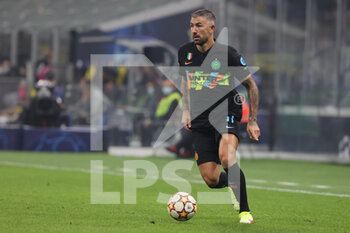 2021-10-19 - Aleksandar Kolarov of FC Internazionale in action during the UEFA Champions League 2021/22 Group Stage - Group D football match between FC Internazionale and FC Sheriff Tiraspol at Giuseppe Meazza Stadium, Milan, Italy on October 19, 2021 - INTER - FC INTERNAZIONALE VS SHERIFF TIRASPOL - UEFA CHAMPIONS LEAGUE - SOCCER