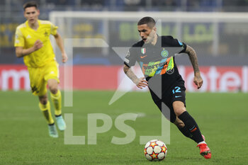 2021-10-19 - Stefano Sensi of FC Internazionale in action during the UEFA Champions League 2021/22 Group Stage - Group D football match between FC Internazionale and FC Sheriff Tiraspol at Giuseppe Meazza Stadium, Milan, Italy on October 19, 2021 - INTER - FC INTERNAZIONALE VS SHERIFF TIRASPOL - UEFA CHAMPIONS LEAGUE - SOCCER