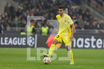 2021-10-19 - Fernando Costanza of FC Sheriff Tiraspol in action during the UEFA Champions League 2021/22 Group Stage - Group D football match between FC Internazionale and FC Sheriff Tiraspol at Giuseppe Meazza Stadium, Milan, Italy on October 19, 2021 - INTER - FC INTERNAZIONALE VS SHERIFF TIRASPOL - UEFA CHAMPIONS LEAGUE - SOCCER