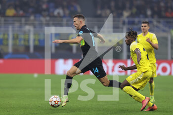 2021-10-19 - Ivan Perisic of FC Internazionale in action  during the UEFA Champions League 2021/22 Group Stage - Group D football match between FC Internazionale and FC Sheriff Tiraspol at Giuseppe Meazza Stadium, Milan, Italy on October 19, 2021 - INTER - FC INTERNAZIONALE VS SHERIFF TIRASPOL - UEFA CHAMPIONS LEAGUE - SOCCER