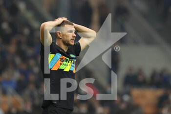 2021-10-19 - Edin Dzeko of FC Internazionale reacts during the UEFA Champions League 2021/22 Group Stage - Group D football match between FC Internazionale and FC Sheriff Tiraspol at Giuseppe Meazza Stadium, Milan, Italy on October 19, 2021 - INTER - FC INTERNAZIONALE VS SHERIFF TIRASPOL - UEFA CHAMPIONS LEAGUE - SOCCER