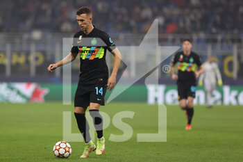2021-10-19 - Ivan Perisic of FC Internazionale in action during the UEFA Champions League 2021/22 Group Stage - Group D football match between FC Internazionale and FC Sheriff Tiraspol at Giuseppe Meazza Stadium, Milan, Italy on October 19, 2021 - INTER - FC INTERNAZIONALE VS SHERIFF TIRASPOL - UEFA CHAMPIONS LEAGUE - SOCCER