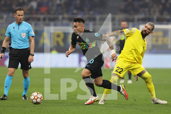 2021-10-19 - Lautaro Martinez of FC Internazionale in action during the UEFA Champions League 2021/22 Group Stage - Group D football match between FC Internazionale and FC Sheriff Tiraspol at Giuseppe Meazza Stadium, Milan, Italy on October 19, 2021 - INTER - FC INTERNAZIONALE VS SHERIFF TIRASPOL - UEFA CHAMPIONS LEAGUE - SOCCER