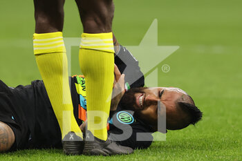 2021-10-19 - Arturo Vidal of FC Internazionale injured during the UEFA Champions League 2021/22 Group Stage - Group D football match between FC Internazionale and FC Sheriff Tiraspol at Giuseppe Meazza Stadium, Milan, Italy on October 19, 2021 - INTER - FC INTERNAZIONALE VS SHERIFF TIRASPOL - UEFA CHAMPIONS LEAGUE - SOCCER