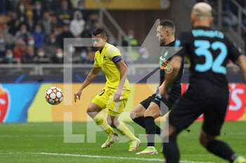 2021-10-19 - Frank Castaneda of FC Sheriff Tiraspol in action during the UEFA Champions League 2021/22 Group Stage - Group D football match between FC Internazionale and FC Sheriff Tiraspol at Giuseppe Meazza Stadium, Milan, Italy on October 19, 2021 - INTER - FC INTERNAZIONALE VS SHERIFF TIRASPOL - UEFA CHAMPIONS LEAGUE - SOCCER