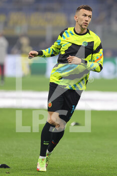 2021-10-19 - Ivan Perisic of FC Internazionale warms up during the UEFA Champions League 2021/22 Group Stage - Group D football match between FC Internazionale and FC Sheriff Tiraspol at Giuseppe Meazza Stadium, Milan, Italy on October 19, 2021 - INTER - FC INTERNAZIONALE VS SHERIFF TIRASPOL - UEFA CHAMPIONS LEAGUE - SOCCER