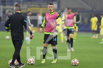 2021-10-19 - Ivan Perisic of FC Internazionale warms up during the UEFA Champions League 2021/22 Group Stage - Group D football match between FC Internazionale and FC Sheriff Tiraspol at Giuseppe Meazza Stadium, Milan, Italy on October 19, 2021 - INTER - FC INTERNAZIONALE VS SHERIFF TIRASPOL - UEFA CHAMPIONS LEAGUE - SOCCER