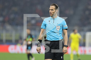 2021-10-19 - Referee Danny Makkelie in action during the UEFA Champions League 2021/22 Group Stage - Group D football match between FC Internazionale and FC Sheriff Tiraspol at Giuseppe Meazza Stadium, Milan, Italy on October 19, 2021 - INTER - FC INTERNAZIONALE VS SHERIFF TIRASPOL - UEFA CHAMPIONS LEAGUE - SOCCER