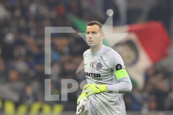 2021-10-19 - Samir Handanovic of FC Internazionale during the UEFA Champions League 2021/22 Group Stage - Group D football match between FC Internazionale and FC Sheriff Tiraspol at Giuseppe Meazza Stadium, Milan, Italy on October 19, 2021 - INTER - FC INTERNAZIONALE VS SHERIFF TIRASPOL - UEFA CHAMPIONS LEAGUE - SOCCER