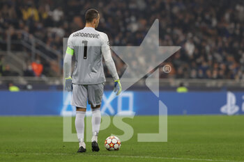 2021-10-19 - Samir Handanovic of FC Internazionale in action during the UEFA Champions League 2021/22 Group Stage - Group D football match between FC Internazionale and FC Sheriff Tiraspol at Giuseppe Meazza Stadium, Milan, Italy on October 19, 2021 - INTER - FC INTERNAZIONALE VS SHERIFF TIRASPOL - UEFA CHAMPIONS LEAGUE - SOCCER