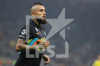 2021-10-19 - Arturo Vidal of FC Internazionale in action during the UEFA Champions League 2021/22 Group Stage - Group D football match between FC Internazionale and FC Sheriff Tiraspol at Giuseppe Meazza Stadium, Milan, Italy on October 19, 2021 - INTER - FC INTERNAZIONALE VS SHERIFF TIRASPOL - UEFA CHAMPIONS LEAGUE - SOCCER