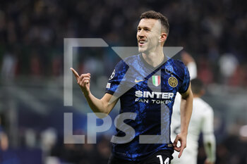 2021-11-24 - Ivan Perisic of FC Internazionale reacts during the UEFA Champions League 2021/22 Group Stage - Group D football match between FC Internazionale and FC Shakhtar Donetsk at Giuseppe Meazza Stadium, Milan, Italy on November 24, 2021 - INTER - FC INTERNAZIONALE VS SHAKHTAR DONETSK - UEFA CHAMPIONS LEAGUE - SOCCER