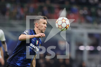 2021-11-24 - Ivan Perisic of FC Internazionale in action during the UEFA Champions League 2021/22 Group Stage - Group D football match between FC Internazionale and FC Shakhtar Donetsk at Giuseppe Meazza Stadium, Milan, Italy on November 24, 2021 - INTER - FC INTERNAZIONALE VS SHAKHTAR DONETSK - UEFA CHAMPIONS LEAGUE - SOCCER