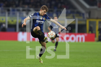 2021-11-24 - Nicolò Barella of FC Internazionale in action during the UEFA Champions League 2021/22 Group Stage - Group D football match between FC Internazionale and FC Shakhtar Donetsk at Giuseppe Meazza Stadium, Milan, Italy on November 24, 2021 - INTER - FC INTERNAZIONALE VS SHAKHTAR DONETSK - UEFA CHAMPIONS LEAGUE - SOCCER