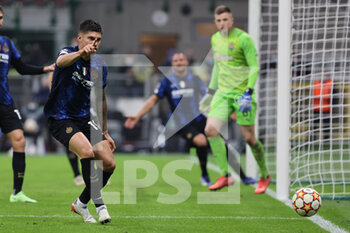 2021-11-24 - Joaquin Correa of FC Internazionale gestures during the UEFA Champions League 2021/22 Group Stage - Group D football match between FC Internazionale and FC Shakhtar Donetsk at Giuseppe Meazza Stadium, Milan, Italy on November 24, 2021 - INTER - FC INTERNAZIONALE VS SHAKHTAR DONETSK - UEFA CHAMPIONS LEAGUE - SOCCER