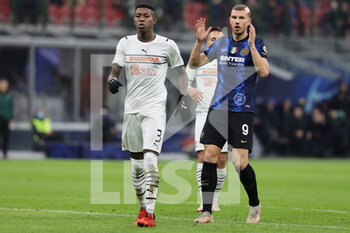 2021-11-24 - Edin Dzeko of FC Internazionale reacts during the UEFA Champions League 2021/22 Group Stage - Group D football match between FC Internazionale and FC Shakhtar Donetsk at Giuseppe Meazza Stadium, Milan, Italy on November 24, 2021 - INTER - FC INTERNAZIONALE VS SHAKHTAR DONETSK - UEFA CHAMPIONS LEAGUE - SOCCER