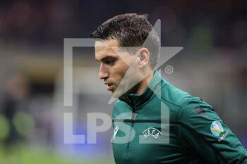 2021-11-24 - Referee Ovidiu Hategan during the UEFA Champions League 2021/22 Group Stage - Group D football match between FC Internazionale and FC Shakhtar Donetsk at Giuseppe Meazza Stadium, Milan, Italy on November 24, 2021 - INTER - FC INTERNAZIONALE VS SHAKHTAR DONETSK - UEFA CHAMPIONS LEAGUE - SOCCER